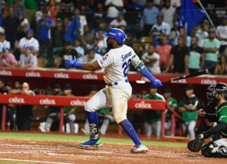 Los Tigres del Licey blanquearon 1-0 a los Toros del Este para barrerlos en la doble cartelera y de paso lograr su clasificación al round robin y eliminar las esperanzas de las Águilas Cibaeñas a pesar de haber vencido a las Estrellas Orientales.