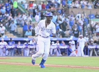 El infielder Ronny Mauricio viajará a los Estados Unidos para cumplir con un protocolo médico establecido por su organización de los Mets de Nueva York, luego de lastimarse durante el partido del domingo mientras corría las bases en partido frente a las Águilas Cibaeñas.