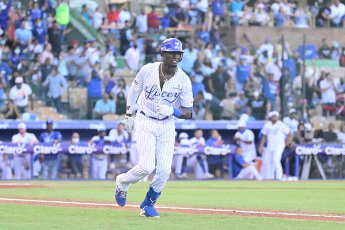 Mauricio viajará a Nueva York para exámenes médicos El infielder Ronny Mauricio viajará a los Estados Unidos para cumplir con un protocolo médico establecido por su organización de los Mets de Nueva York, luego de lastimarse durante el partido del domingo mientras corría las bases en partido frente a las Águilas Cibaeñas.