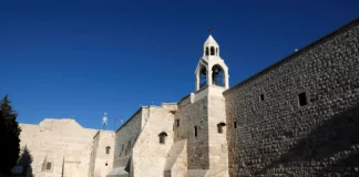 Cuando restan siete días para la Navidad, los peregrinos han desaparecido de la ciudad natal de Cristo, desde el estallido del conflicto entre Israel y Hamás. Sin visos de una nueva tregua en los próximos días, tras la pausa humanitaria de noviembre, Navidad se perfila como unos días de duelo en Belén, ciudad de Cisjordania ocupada donde, según la tradición cristiana, nació Jesucristo.