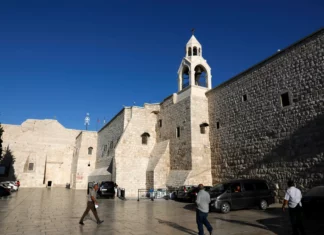 Cuando restan siete días para la Navidad, los peregrinos han desaparecido de la ciudad natal de Cristo, desde el estallido del conflicto entre Israel y Hamás. Sin visos de una nueva tregua en los próximos días, tras la pausa humanitaria de noviembre, Navidad se perfila como unos días de duelo en Belén, ciudad de Cisjordania ocupada donde, según la tradición cristiana, nació Jesucristo.