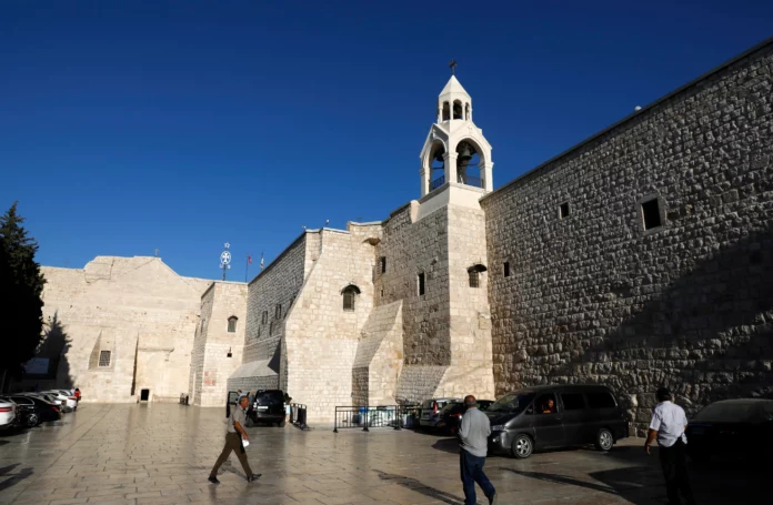 Belén no celebrará la Navidad a causa de la guerra de Israel contra Hamas Cuando restan siete días para la Navidad, los peregrinos han desaparecido de la ciudad natal de Cristo, desde el estallido del conflicto entre Israel y Hamás. Sin visos de una nueva tregua en los próximos días, tras la pausa humanitaria de noviembre, Navidad se perfila como unos días de duelo en Belén, ciudad de Cisjordania ocupada donde, según la tradición cristiana, nació Jesucristo.
