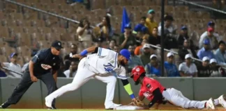 Los Tigres del Licey vencieron la noche del jueves ocho vueltas por cuatro a los Leones del Escogido en choque celebrado en el estadio Quisqueya Juan Marichal, para pasar así a ocupar la tercera posición en el standing del torneo de béisbol otoño invernal. Fue el cuarto triunfo consecutivo para el equipo azul.