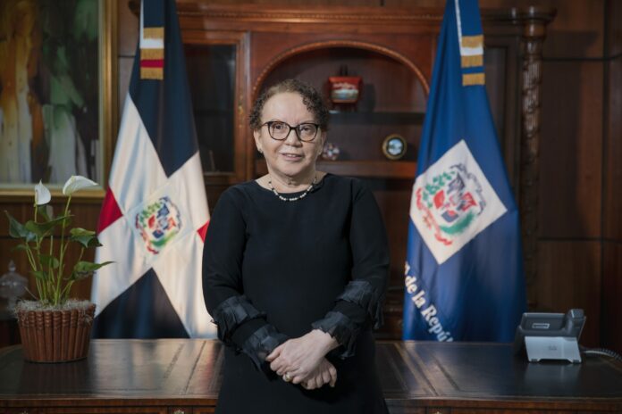 La procuradora general de la República y miembro del Consejo Nacional de la Magistratura (CNM), Miriam Germán Brito, se inhibió este miércoles de evaluar a uno de los postulantes a jueces del Tribunal Constitucional (TC) por tener un vínculo familiar directo con este. El postulante al TC es el yerno de la magistrada.
