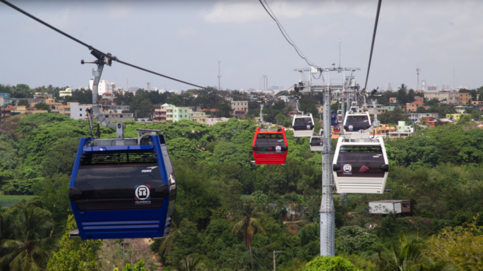 Horario especial del Metro y Teleférico SD durante festividades de fin de año Para las fiestas de fin de año, el Metro de Santo Domingo y el Teleférico tendrán un horario especial con el objetivo de facilitar la movilidad de los usuarios, informó la Oficina para el Reordenamiento del Transporte (Opret).