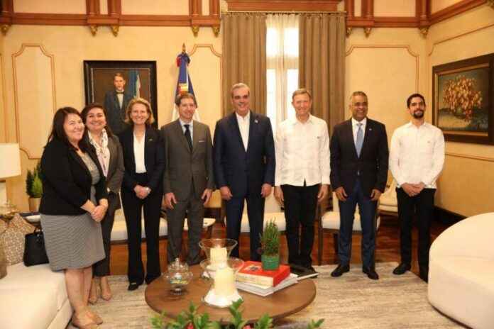 La Corporación Financiera de Desarrollo Internacional (DFC, siglas en inglés) de Estados Unidos anunció este martes que ha otorgado un préstamo de 200 millones de dólares a la República Dominicana dirigido a financiar a pequeñas empresas y mujeres empresarias.