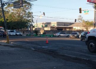 La madrugada de este viernes la avenida Luperón, en Santo Domingo fue el nuevo escenario donde ocurrió un múltiple accidente de tránsito que involucró a dos vehículos pesados. El suceso ocurrió a la altura de la calle Guarocuya en esa arteria vial del Distrito Nacional.