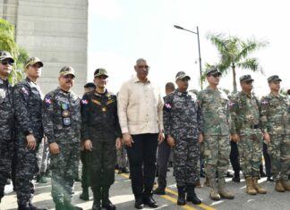 Más de 28 mil agentes policiales activos en operativo Navidad 2023 El Director de la Policía Nacional, Mayor General Ramón Antonio Guzmán Peralta, durante el lanzamiento del operativo preventivo “Navidad para servir y proteger”, aseguró que durante las festividades de fin de año los dominicanos viviran las navidades “más seguras” que tendrá en el país.