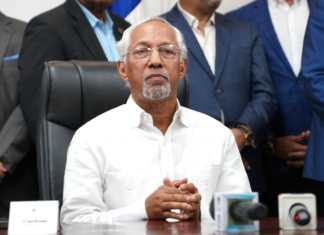 Ministro Educación revela que enfrenta intereses políticos y económicos de gran magnitud El ministro de Educación, Ángel Hernández, reveló que ha tenido que enfrentar intereses políticos y económicos de “gran magnitud” para poder aplicar una política educativa que ponga en primer plano el aprendizaje de los estudiantes del sector público y el bienestar de los maestros, que es la principal misión de la dependencia a su cargo.