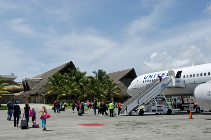 Ocho kilos de ketamina fue ocupado en un operativo de supervisión realizado en el Aeropuerto Internacional de Punta Cana, provincia La Altagracia, por agentes de la Dirección Nacional de Control de Drogas (DNCD), apoyados por miembros del Cuerpo Especializado de Seguridad Aeroportuaria y coordinados por el Ministerio Público.