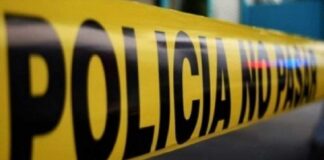 Una joven identificada como Carla Rodríguez, quien vino al país a pasar el año nuevo con su familia, fue impactada y arrastrada por el conductor de un carro que emprendió la huida.