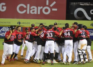 Los rojos se unieron a Gigantes del Cibao y Estrellas Orientales como los tres equipos que avanzan a la segunda etapa del torneo, lo que significa que solamente queda un puesto disponible.