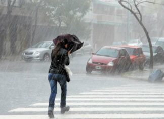Lluvias desde hoy hasta el fin de semana por vaguada Luego de un inicio de semana laboral con escasos aguaceros, a partir de este jueves el ambiente se tornará lluvioso en varias regiones del país por la incidencia de una vaguada y el viento del noreste.