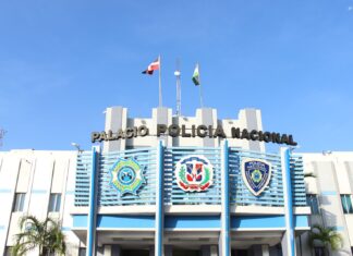 La Policía Nacional, a través de la Dirección Central de Investigaciones Criminales (Dicrim) y el Ministerio Público informaron que desmantelaron este viernes una banda criminal integrada por agentes de la institución, civiles y militares que se dedicaba a cometer secuestro,sicariato, robos, atracos, tumbes de drogas, extorsión, cobros compulsivos, tráfico y comercialización de armas de fuego, falsificación de documentos, entre otros delitos.