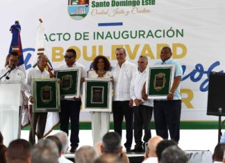 Abinader deja inaugurado ”Boulevard del Dominicano en el Exterior” en SDE En un acto encabezado por el presidente Luis Abinader y el alcalde Manuel Jiménez, el Ayuntamiento de Santo Domingo Este (ASDE) inauguró este domingo el “Boulevard del Dominicano en el Exterior”, donde se rinde homenaje a todos los dominicanos y dominicanas que representan a la República Dominicana en diferentes partes del mundo.