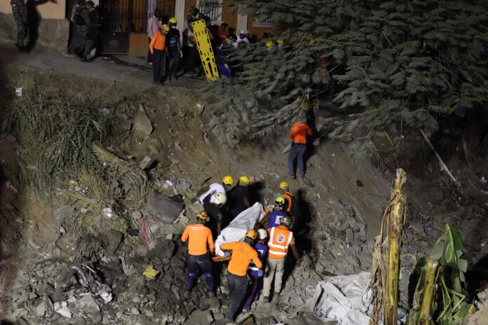 Familiares confirman a Diario Libre que el cuerpo encontrado ayer en la cañada de la comunidad Quita Sueño de Haina, provincia San Cristóbal, se trata de Uris Méndez, chofer del autobús que resultó impactado por una patana cargada de cemento.