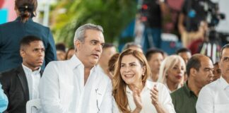 El presidente de la República, Luis Abinader, admitió que él le pidió a Carolina Mejía que continuara en el Ayuntamiento del Distrito Nacional, para "seguir impulsado las grandes obras que necesita".