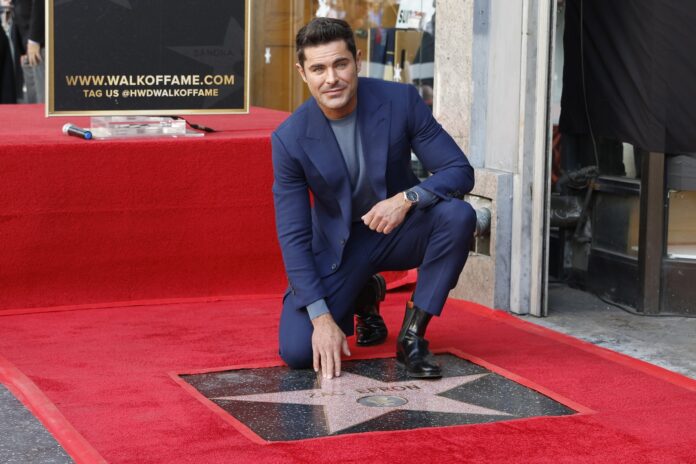 Zac Efron recibió una estrella en el Paseo de la Fama de Hollywood en una ceremonia en la que honró la memoria del actor Matthew Perry, fallecido el pasado 28 de octubre.