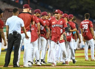 José Sirí disparó su jonrón quince en postemporada para ser el líder de los bateadores de los Gigantes del Cibao y darle el triunfo de 4-3 ante los Leones del Escogido este viernes por la noche en el Round Robin 36 la Liga Dominicana de Béisbol en la que se disputa la Copa Banreservas dedicada a Onfalia Morillo.