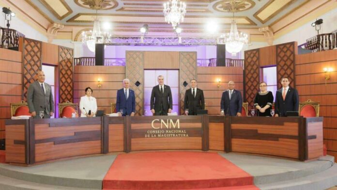 Hoy serán escogidos los nuevos jueces del Tribunal Constitucional Luego de entrevistar a 113 postulantes, el Consejo Nacional de la Magistratura (CNM) seleccionará a los nuevos jueces que ocuparán las cinco vacantes disponibles tras la salida de los últimos miembros del pleno original del Tribunal Constitucional.