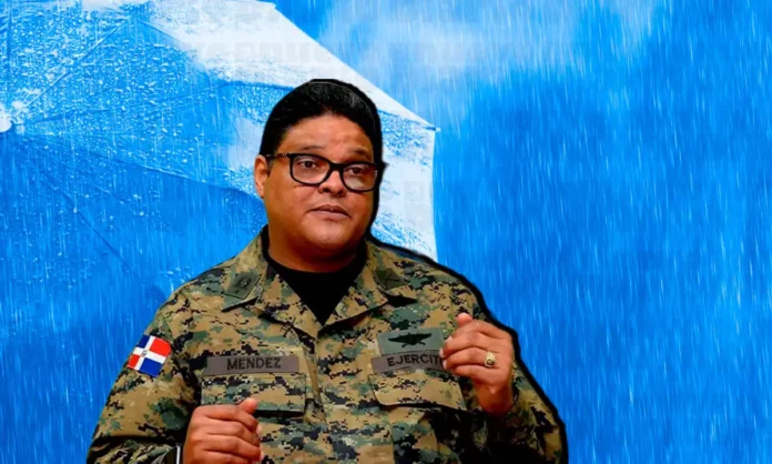 Cientos de viviendas inundadas por crecida de ríos, arroyos y cañadas Debido a las lluvias y desbordamiento de ríos, arroyos y cañadas, así como por posibles deslizamientos de tierra, el Centro de Operaciones de Emergencia (COE) ubica 25 provincias en alerta, 4 en roja, 13 en amarilla y 8 en verde, mientras cientos de viviendas ya fueron inundadas en barrios como La Ciénaga, Distrito Nacional, por crecida de la cañada Bonavide.
