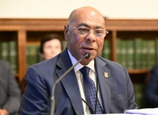 Ray Guevara sugiere que incluyan a dos juezas en el TC El presidente del Tribunal Constitucional (TC), Milton Ray Guevara, expresó ayer su confianza de que el Consejo Nacional de la Magistratura (CNM) hará una selección consciente y responsable de los nuevos cincos jueces de esa alta corte.