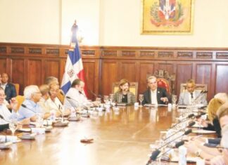 El presidente Luis Abinader y la vicepresidenta Raquel Peña encabezaron anoche el Consejo de Ministros y Directores, en el cual se abordaron temas sociales y económicos, incluido el cierre del Presupuesto Nacional 2023.
