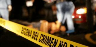 La Policía Nacional informó hoy que apresó a un hombre que le quitó la vida a una mujer, cuyo cuerpo fue encontrado mutilado en una torre en el Ensanche Piantini del Distrito Nacional, donde le fue ocupada una pistola con la cual cometió el hecho, tres armas blancas, drogas, celulares y otras evidencias.