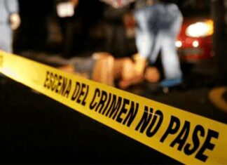 La Policía Nacional informó hoy que apresó a un hombre que le quitó la vida a una mujer, cuyo cuerpo fue encontrado mutilado en una torre en el Ensanche Piantini del Distrito Nacional, donde le fue ocupada una pistola con la cual cometió el hecho, tres armas blancas, drogas, celulares y otras evidencias.