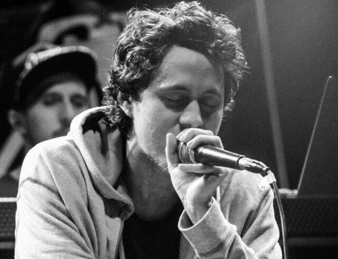 Aunque en vida gozó de un estatus principalmente de culto, Canserbero se labró una reputación en el hip hop latinoamericano gracias a una combinación de letras y rimas reflexivas pero igualmente agresivas.