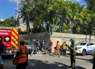 Una persona falleció y otras cuatro resultaron heridas tras caerse desde el andamio de una torre en construcción ubicada próximo a la avenida Winston Churchill en el Distrito Nacional.