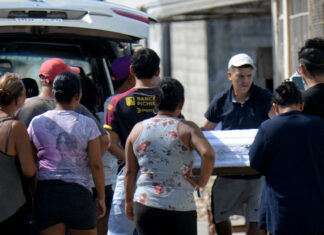 Sicarios matan por error a cuatro niños en el interior de su casa en Ecuador