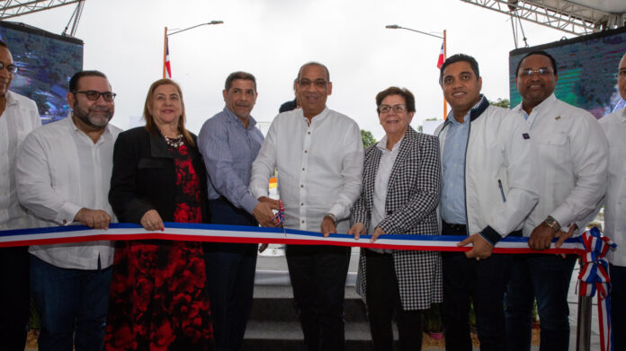 El Gobierno del presidente Luis Abinader inauguró este jueves en la provincia La Vega, el puente Sabaneta, sobre el río Camú, y en Puerto Plata, el puente Cangrejo, que representan unas de las estructuras viales más importantes de las regiones Cibao y Norte.