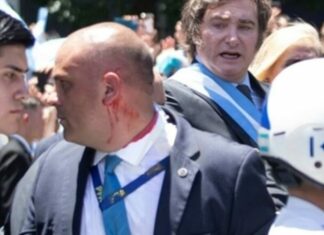 Detienen al hombre que lanzó la botella a la caravana de Milei en Argentina