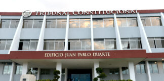 El Tribunal Constitucional (TC) reconoció este miércoles la labor de los cinco jueces de esta alta corte que concluyen el periodo de doce años para el cual fueron escogidos, tiempo en el que cumplieron con la misión de administrar la justicia constitucional con entrega, dedicación y alto sentido de compromiso, contribuyendo con la construcción del Estado social y democrático de derecho.