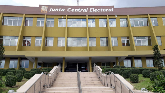 Juntas electorales rechazaron 1,396 candidaturas para las elecciones municipales Las juntas electorales rechazaron, por «no ajustarse a la Constitución y las leyes», un total de 1,396 candidaturas a cargos de elección popular propuestas por los partidos para competir en las elecciones municipales del 18 de febrero del año 2024.