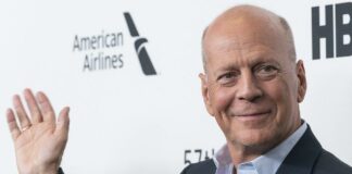 El estado de salud de Bruce Willis sigue empeorando por momentos y las últimas noticias al respecto han vuelto a hacer saltar las alarmas. Los seres queridos del protagonista de Jungla de Cristal han sido los encargados de actualizar su situación al medio Us Weekly. De este modo, fuentes cercanas a su familia han declarado estar especialmente angustiados: “No sabemos el tiempo que le queda”, han declarado.