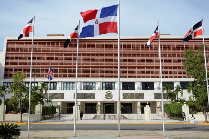 El Senado de la República aprobó este lunes en primera lectura y con su informe favorable el proyecto de Ley de Presupuesto General del Estado para el año 2024 por RD$1,619,679,766,693.