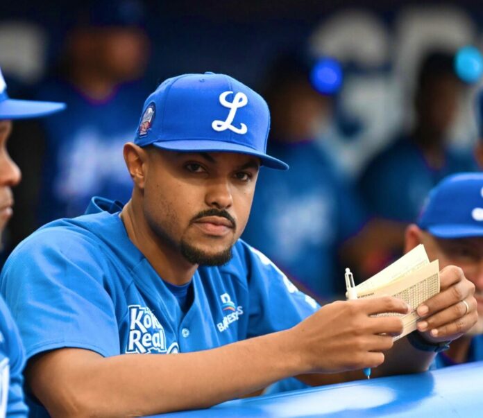 Gilbert Gómez y las claves del segundo triunfo azul en Round Robin Los Tigres del Licey obtuvieron su primera blanqueada del Round Robin al vencer dos por cero a las Estrellas Orientales este viernes en el Estadio Quisqueya Juan Marichal.