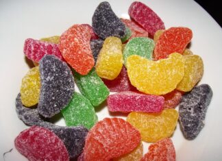 Hombre muere asfixiado tras ingerir gomitas navideñas