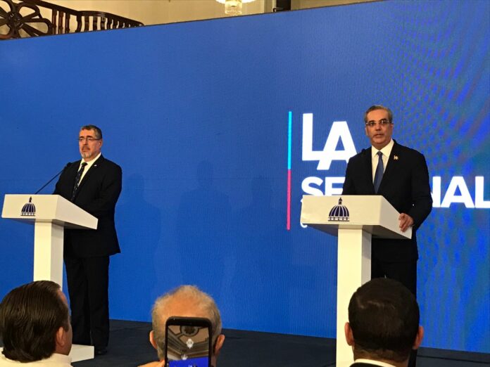 República Dominicana y Guatemala estrecharán lazos para defensa de la democracia República Dominicana y Guatemala buscarán impulsar a partir del próximo año una agenda bilateral a favor del fortalecimiento democrático, la lucha contra la corrupción y el desarrollo económico de ambos países.
