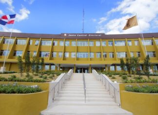Privados de libertad de manera preventiva podrán votar en las elecciones presidenciales La Junta Central Electoral (JCE) aprobó ayer el Reglamento que establece que los privados de libertad en condiciones de internos preventivos (aquellos que aún no han sido condenados) podrán votar para las elecciones en el nivel presidencial del 19 de mayo de 2024.
