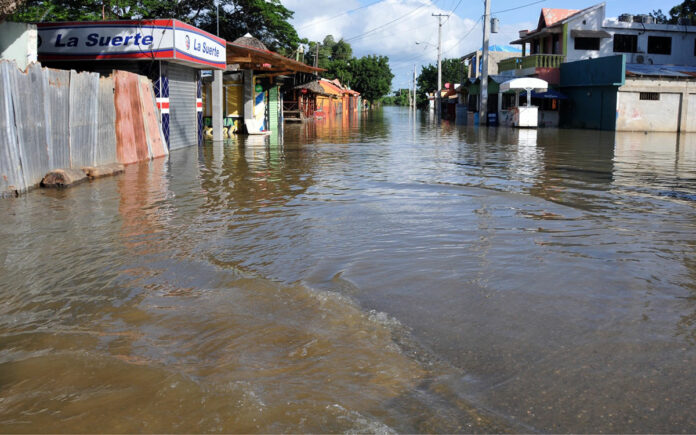 COE eleva a 22 las provincias en alerta debido a sistema frontal El Centro de Operaciones de Emergencia (COE) colocó la noche de este lunes en alerta roja varias comunidades, mantiene ocho provincias en amarilla y 12 en verde, debido a que aún permanece la influencia de un activo sistema frontal y se prevé que para esta noche, sean los aguaceros más intensos y frecuentes sobre gran parte de la geografía nacional.