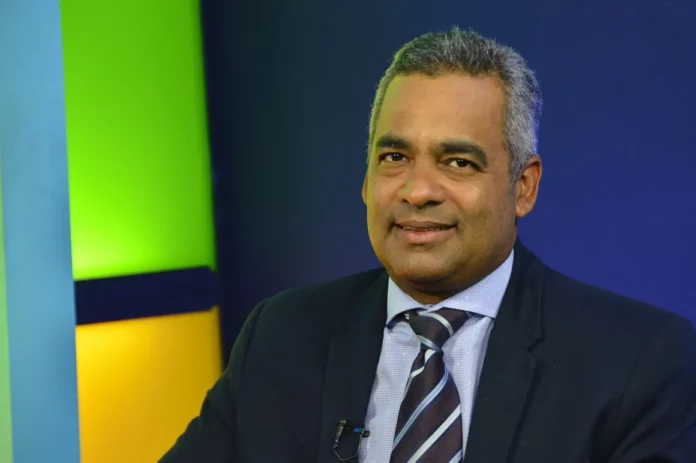 Joel Santos acudirá al Congreso para aclarar dudas sobre contrato Aerodom El ministro de la Presidencia, Joel Santos, acudirá al Congreso Nacional para aclarar las dudas que surgen por la renegociación del contrato de Aeropuertos Dominicanos Siglo XXI (Aerodom). La información fue dada a conocer por Ramón Rogelio Genao, candidato a senador por la provincia La Vega por la alianza conformada por el Partido Revolucionario Moderno (PRM), Partido Reformista Social Cristiano (PRSC) y otras veintenas de organizaciones políticas.
