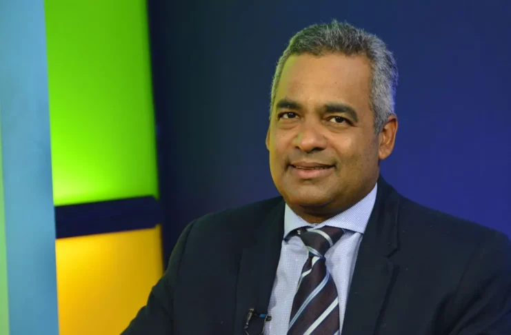 Joel Santos acudirá al Congreso para aclarar dudas sobre contrato Aerodom El ministro de la Presidencia, Joel Santos, acudirá al Congreso Nacional para aclarar las dudas que surgen por la renegociación del contrato de Aeropuertos Dominicanos Siglo XXI (Aerodom). La información fue dada a conocer por Ramón Rogelio Genao, candidato a senador por la provincia La Vega por la alianza conformada por el Partido Revolucionario Moderno (PRM), Partido Reformista Social Cristiano (PRSC) y otras veintenas de organizaciones políticas.