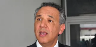 El exministro de la presidencia, José Ramón Peralta, reapareció la mañana de este viernes en la celebración de los 50 años del Partido de la Liberación Dominicana, PLD, después de salir de la cárcel, por la supuesta vinculación en la Operación Calamar.