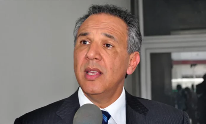 El exministro de la presidencia, José Ramón Peralta, reapareció la mañana de este viernes en la celebración de los 50 años del Partido de la Liberación Dominicana, PLD, después de salir de la cárcel, por la supuesta vinculación en la Operación Calamar.