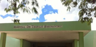 La muerte de un cobrador de cobrador de autobús generó un desorden que incluyó destrozos de ventanas, pedreas y lanzamientos de objetos en la parte frontal del hospital público Doctor Teófilo Hernández. El joven fue llevado al hospital tras un accidente, fue referido a otro centro pero no se efectuó el traslado.