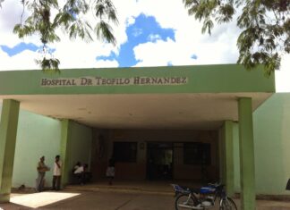 La muerte de un cobrador de cobrador de autobús generó un desorden que incluyó destrozos de ventanas, pedreas y lanzamientos de objetos en la parte frontal del hospital público Doctor Teófilo Hernández. El joven fue llevado al hospital tras un accidente, fue referido a otro centro pero no se efectuó el traslado.