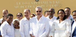 El presidente Luis Abinader dejó inaugurado este jueves el Liceo Experimental María Mercedes López López y una extensión de la Universidad Autónoma de Santo Domingo (UASD) en el sector La Guáyiga del municipio de Pedro Brand, en Santo Domingo Oeste.